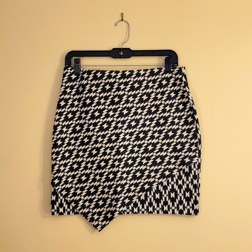 H&M size M asymmetrical hem skirt